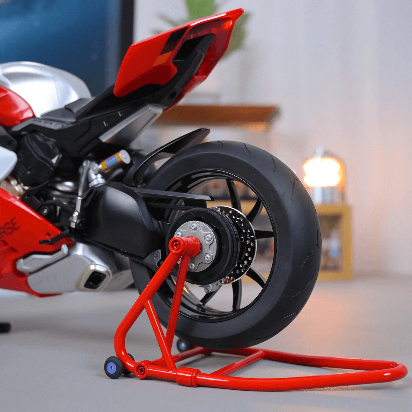 1:6 Scale Racing Motorcycle Die-Cast Model with Display Stand – Collector’s Edition